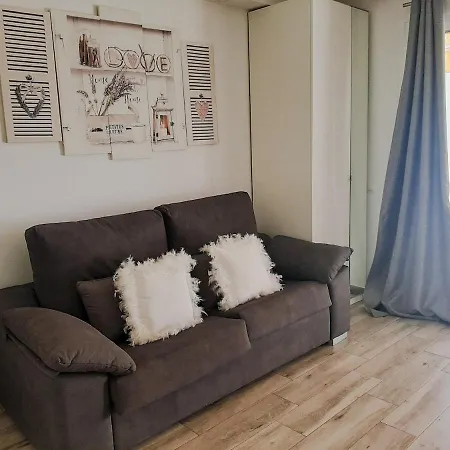 Apartment Island Pool Escape