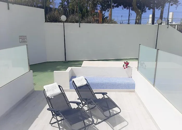 Апартаменты Island Pool Escape
